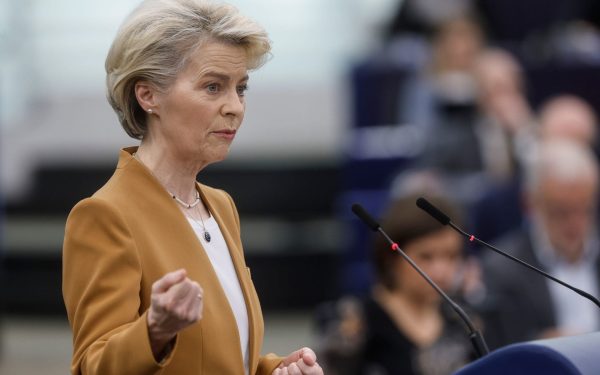Criză în vârful UE: Divergențe internaționale privind viitorul ordinii globale și față de politica externă a Bruxelles-ului Recent, în cadrul unor discuții tensionate la nivel european, unele dintre cele mai influente figuri din Uniunea Europeană s-au distanțat clar de poziția exprimată de președinta Comisiei Europene, Ursula von der Leyen, ilustrând fragilitatea și complexitatea viziunilor existente în interiorul blocului comunitar