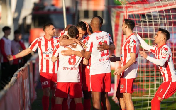 UTA Arad primește astăzi vizita celor de la FC Hermannstadt, într-un meci crucial din debutul fazei play-out a Superligii României, programat să se joace de la ora 17:30 pe stadionul „Electrica” din Arad