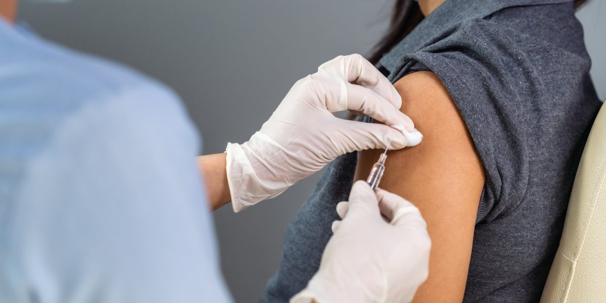Vaccinarea copiilor: o armă esențială împotriva bolilor grave și a efectelor devastatoare ale acestora Campania națională „Copil vaccinat = copil protejat” revine în prim-plan, având ca scop principal sensibilizarea și informarea părinților asupra importanței imunizării, într-un context în care acoperirea vaccinală în România continuă să fie sub nivelul recomandat pentru prevenirea răspândirii bolilor contagioase grave