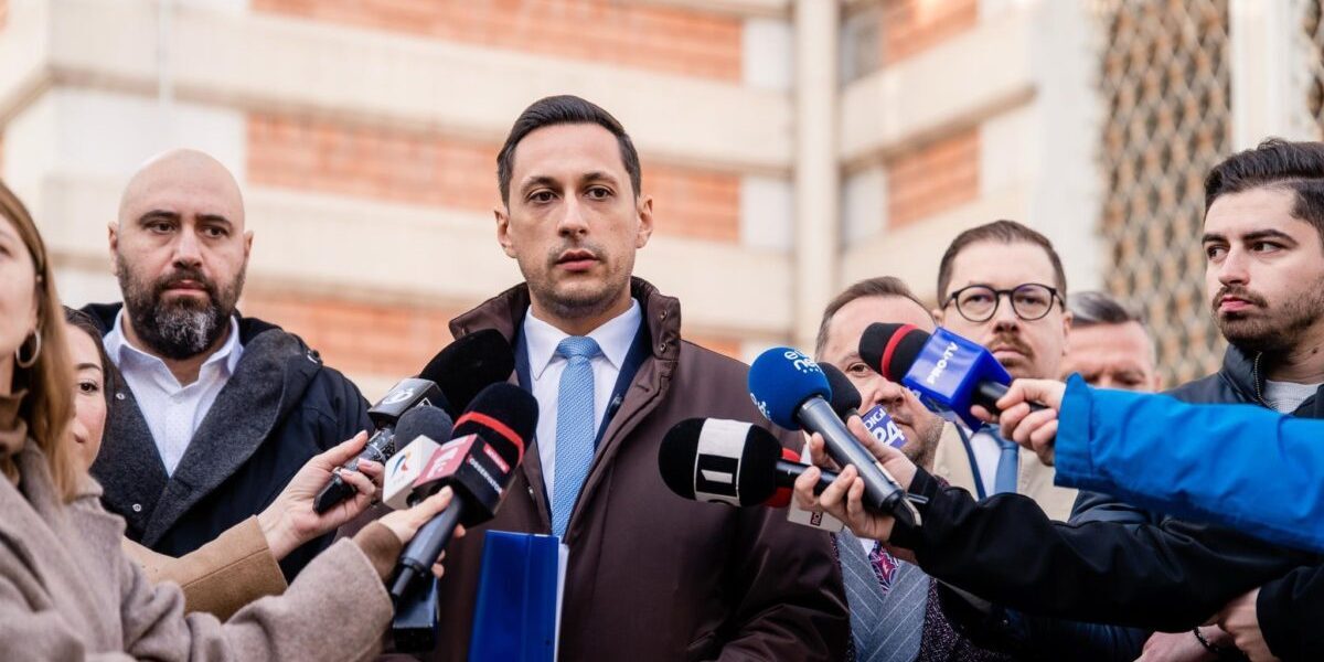 Vlad Gheorghe critică dur abordarea politică a PSD și cere claritate în guvernare Tensiunile din tabăra social-democrată continuă să fie în centrul atenției politice din România, odată ce Vlad Gheorghe, consilier onorific al premierului, a ieșit cu declarații clare despre situația guvernamentală