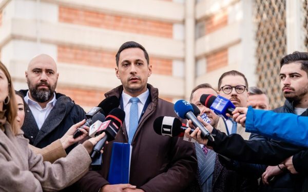 Vlad Gheorghe critică dur abordarea politică a PSD și cere claritate în guvernare Tensiunile din tabăra social-democrată continuă să fie în centrul atenției politice din România, odată ce Vlad Gheorghe, consilier onorific al premierului, a ieșit cu declarații clare despre situația guvernamentală