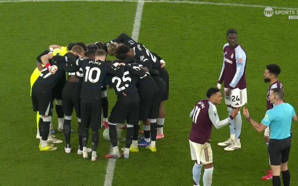 Chelsea adoptă tactici neobișnuite pentru a întârzia reluarea meciului cu Aston Villa, provocând furie în rândul jucătorilor rivali În timpul meciului de sâmbătă dintre Chelsea și Aston Villa, o scenă neașteptată a atras rapid atenția celor prezenți în stadion și a telespectatorilor de acasă