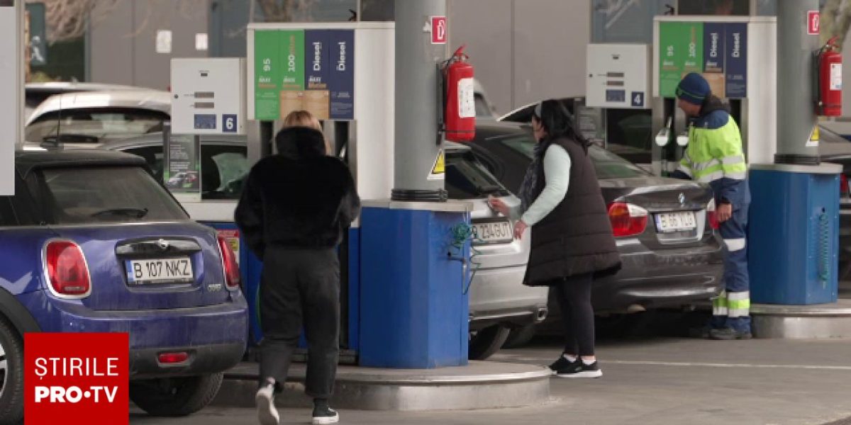 Prețurile carburanților cresc din nou, în ciuda măsurilor oficiale pentru controlarea scumpirilor De la 1 aprilie, statul a impus plafonarea adaosului comercial la benzină și motorină, pentru o perioadă de cel puțin trei luni