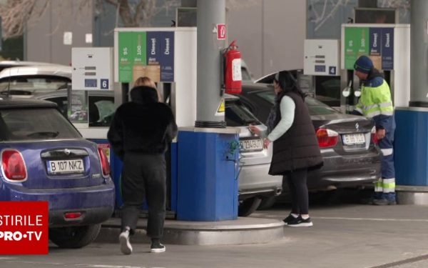 Prețurile carburanților cresc din nou, în ciuda măsurilor oficiale pentru controlarea scumpirilor De la 1 aprilie, statul a impus plafonarea adaosului comercial la benzină și motorină, pentru o perioadă de cel puțin trei luni
