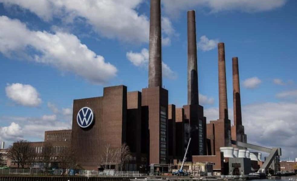 Industria auto germană se află într-un moment de criză profundă, iar Volkswagen, unul dintre cei mai mari producători de automobile din lume, anunță măsuri radicale pentru a face față acestei realități dure