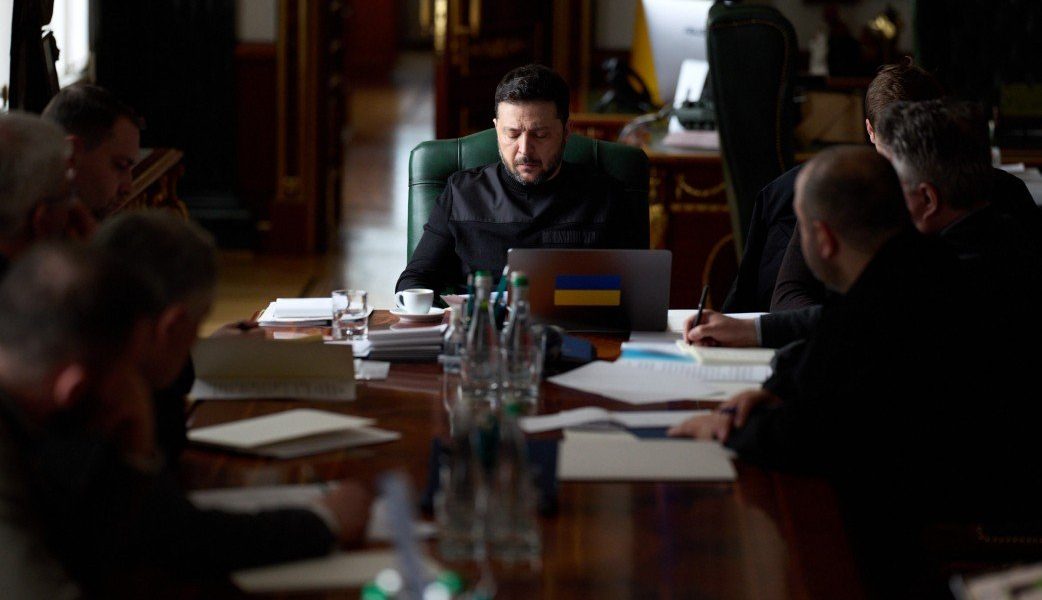 Președintele Ucrainei, Volodimir Zelenski, a lansat o propunere neașteptată aliaților Statelor Unite din Orientul Mijlociu, sugerând o schimbare strategică în ajutorul militar destinat Kievului