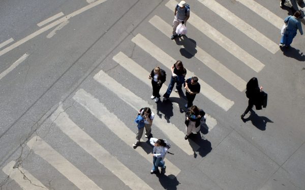 Cum ne afectează tăcerea și frica de conversație în societatea modernă Într-o zi obișnuită, două revolte aparent minore – unele petrecute în contexte complet diferite — evidențiază schimbări profunde în modul în care ne relaționăm