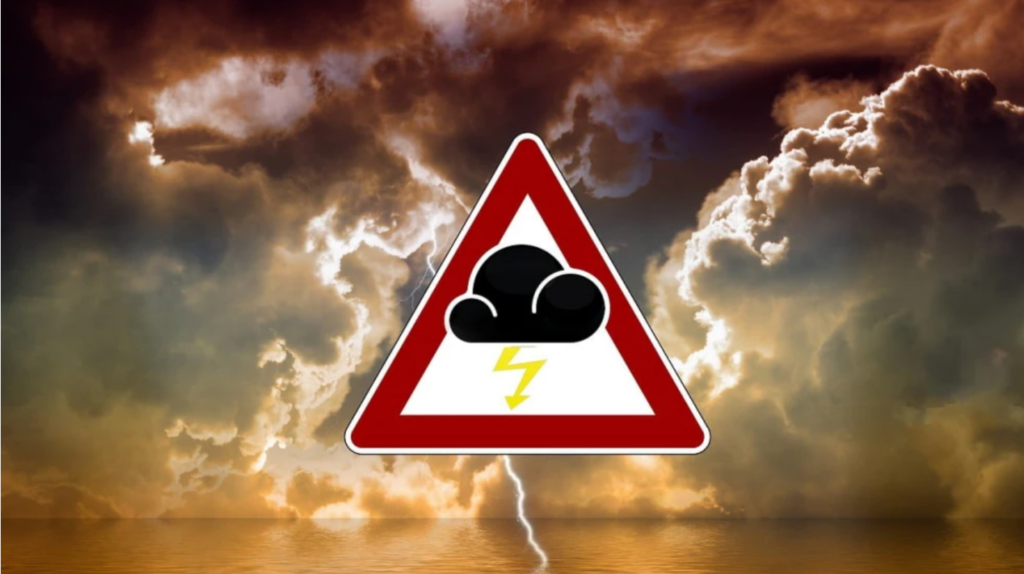 România se află sub incidența unui fenomen meteo extrem de rar și periculos, denumit popular „ploaie cu sânge”