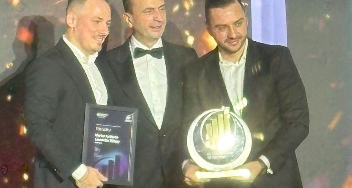 Cine sunt Laurențiu Bălaşa și Marius Iordache, creatorii Bible Chat, cel mai valoros startup tech românesc câștigător EY Entrepreneur