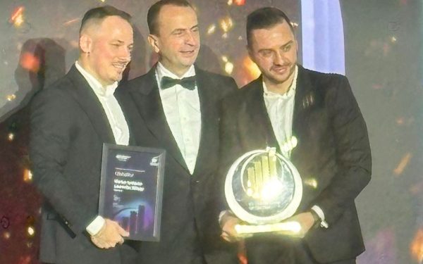 Cine sunt Laurențiu Bălaşa și Marius Iordache, creatorii Bible Chat, cel mai valoros startup tech românesc câștigător EY Entrepreneur