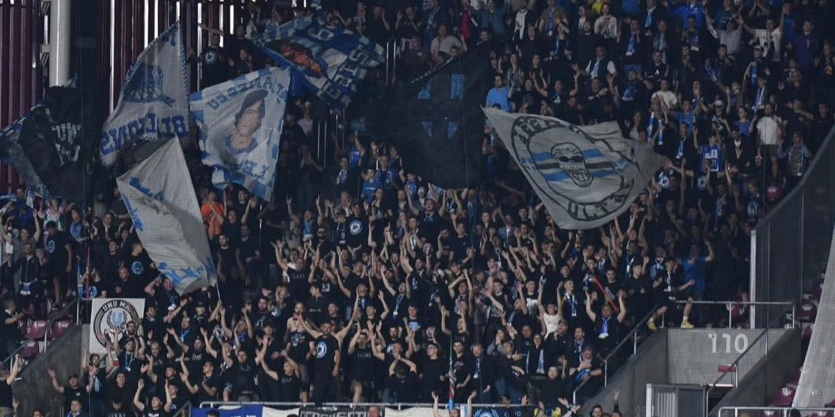 Universitatea Craiova își păstrează titlul de lider în SuperLiga României, confirmând o performanță consistentă în sezonul regulat, în timp ce lupta pentru pozițiile secundare devine tot mai intensă, Rapid fiind în march final, la doar patru puncte în urmă