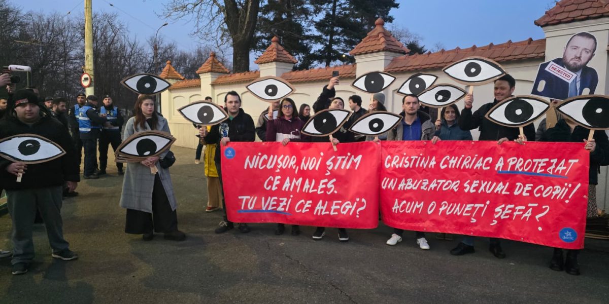 Nicușor Dan, președintele Administrației Prezidențiale, a făcut un pas neașteptat în fața protestatarilor care zilele acestea au ales să își manifeste nemulțumirea în fața Palatului Cotroceni, concentrându-se pe subiectul numirilor în sistemul de justiție