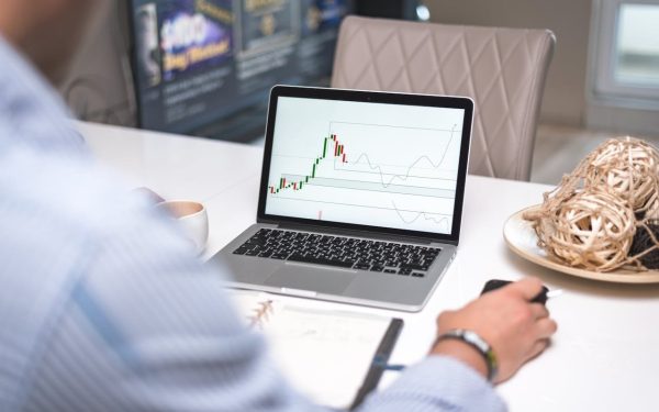 Transformarea peisajului digital: de la clasici la algoritmi conversaționali în căutare Era odată, când a fi pe prima pagină Google reprezenta scopul suprem pentru orice business ce se aventura în marketingul online