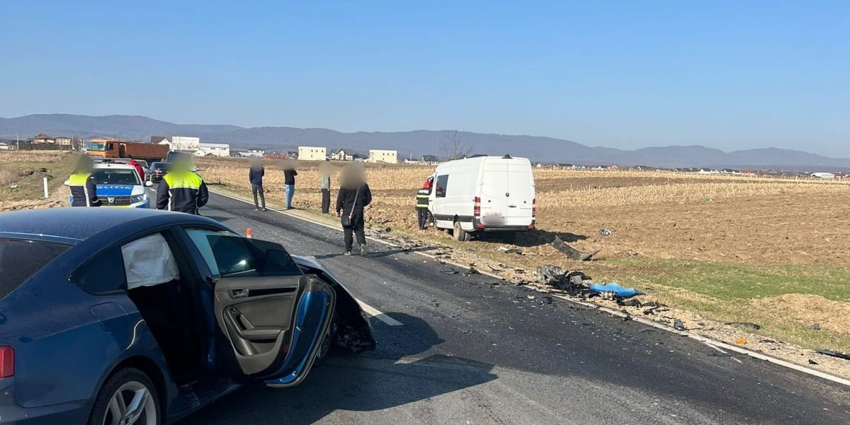 Trafic blocat după un grav accident rutier în zona Rădăuți, primele intervenții indicând un incident cu trei victime, dintre care una în stare gravă
