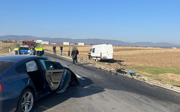 Trafic blocat după un grav accident rutier în zona Rădăuți, primele intervenții indicând un incident cu trei victime, dintre care una în stare gravă