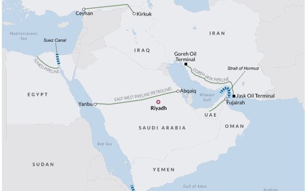 Arabia Saudită își diversifică rutele de export de petrol în contextul tensiunilor din Strâmtoarea Ormuz Tensiunile din regiunea Golfului Persic și riscul de blocaj în strâmtoarea Ormuz continuă să le pună în alertă pe statele producătoare de petrol din zona Golfului