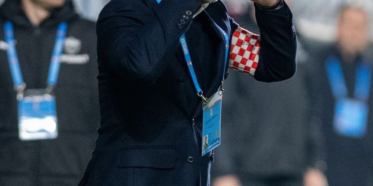 Dinamo pregătește derby-ul cu Universitatea Craiova, programat joi, de la ora 20:30, în cadrul etapei a doua din play-off-ul Ligii 1, după o start dificil în campionat
