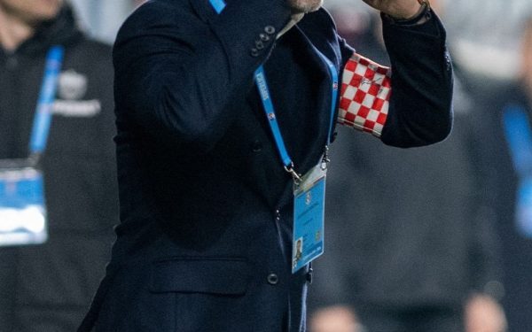 Dinamo pregătește derby-ul cu Universitatea Craiova, programat joi, de la ora 20:30, în cadrul etapei a doua din play-off-ul Ligii 1, după o start dificil în campionat