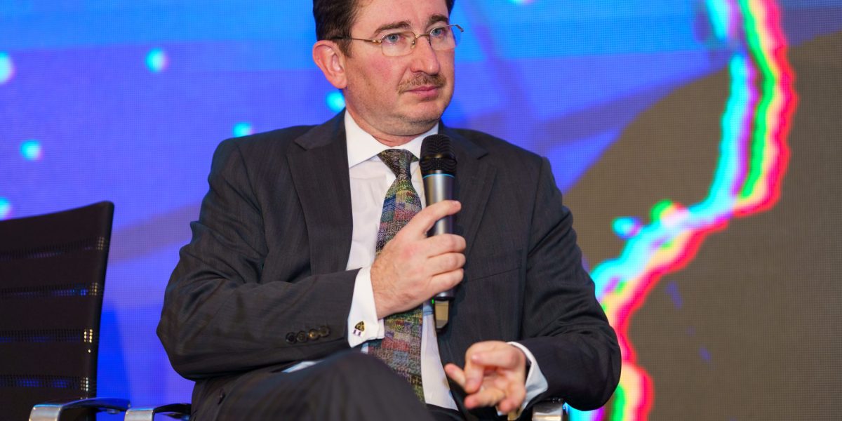Monitorizarea pieței pentru prevenirea majorărilor artificiale ale prețurilor Autoritățile și reprezentanții sectorului economic din România sunt în alertă, urmărind cu atenție piața pentru a preveni comiterea unor practici de speculă sau de majorare artificială a prețurilor
