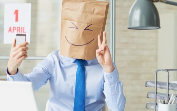 Ziua Păcălelilor: Originile unei tradiții universal răspândite și cele mai celebre farse din istorie Pe 1 aprilie, milioane de oameni din întreaga lume participă la o tradiție plină de umor și surprize – Ziua Păcălelilor