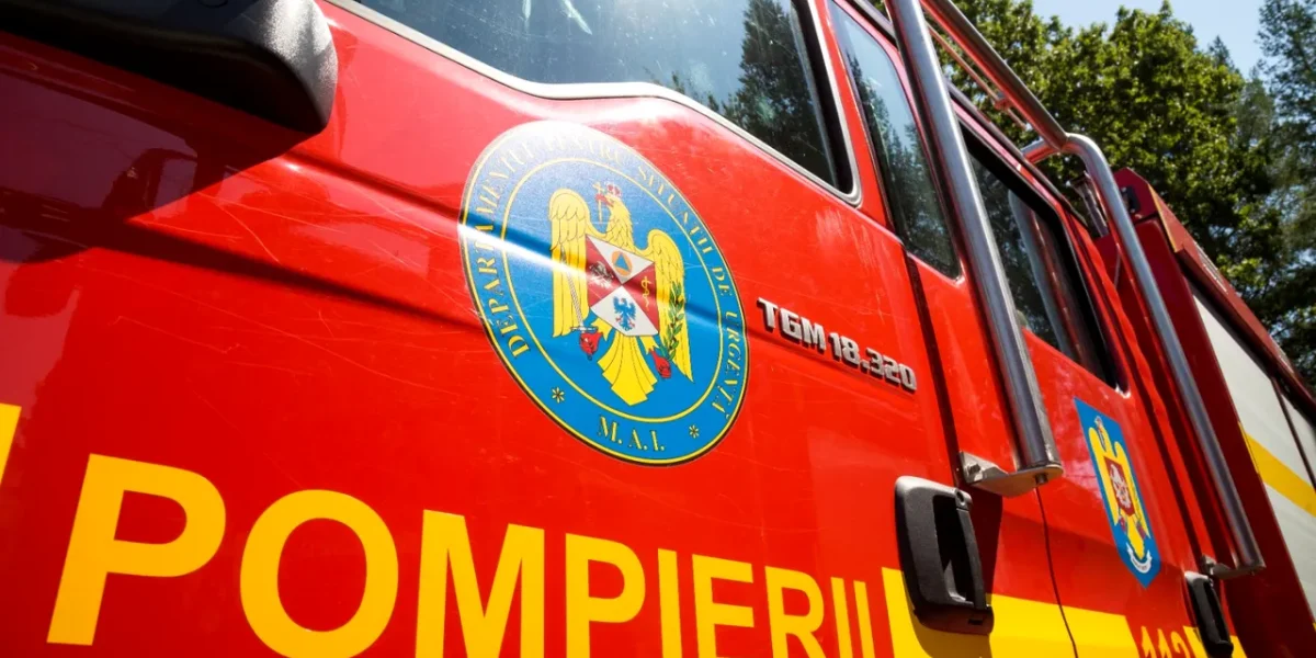 Bărbat carbonizat în Onești: Incendiul mistuie o casă, tragedia șochează