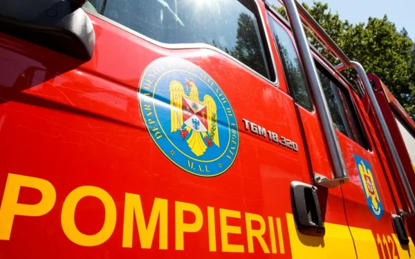 Bărbat carbonizat în Onești: Incendiul mistuie o casă, tragedia șochează