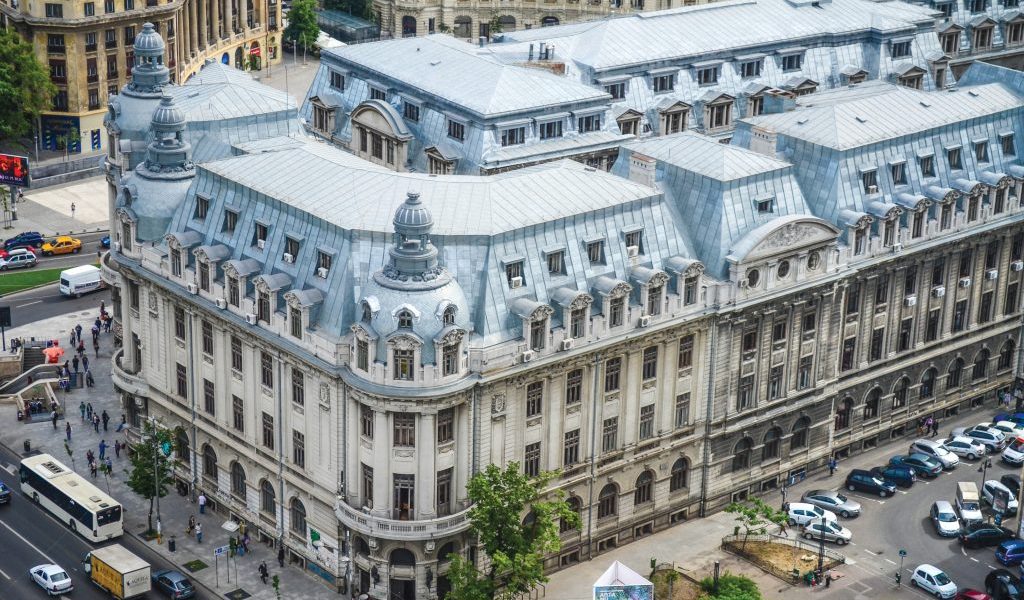 Studenții Universității din București sunt invitați să propună soluții inovatoare pentru reciclarea deșeurilor electronice, cu posibilitatea de a câștiga acces la festivalul Untold 2026