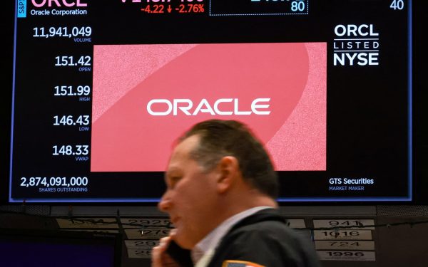 Oracle anunță concedieri masive: mii de angajați concediați în contextul crizei de încredere în AI Gigantul tehnologic Oracle a început deja să contacteze angajații pentru a le comunica decizia de a reduce semnificativ personalul