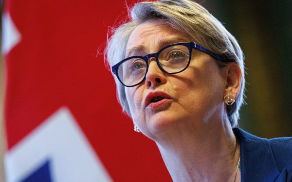 Ministrul de Externe al Marii Britanii, Yvette Cooper, va cere acces liber prin strâmtoarea Hormuz, sfidând planurile Iranului de a controla cruciala rută petrolieră Londra – Yvette Cooper, ministrul de externe britanic, este așteptată să solicite joi acces fără restricții prin strâmtoarea Hormuz, contracarând astfel eforturile Iranului de a controla unul dintre cele mai importante puncte de trecere pentru transportul de petrol la nivel mondial