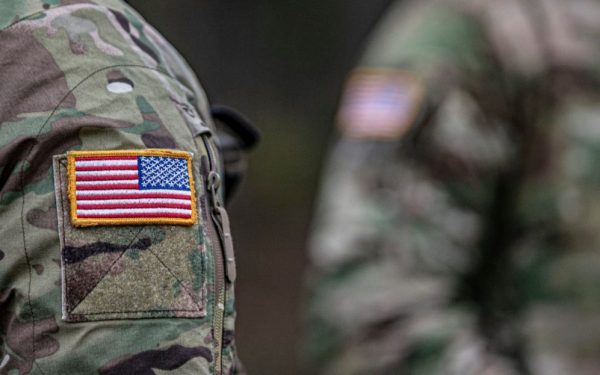 Un grup de 16 foști ambasadori ai Statelor Unite ale Americii a transmis o scrisoare deschisă administrației Trump, avertizând asupra riscurilor majore ale unui posibil ieșiri din NATO