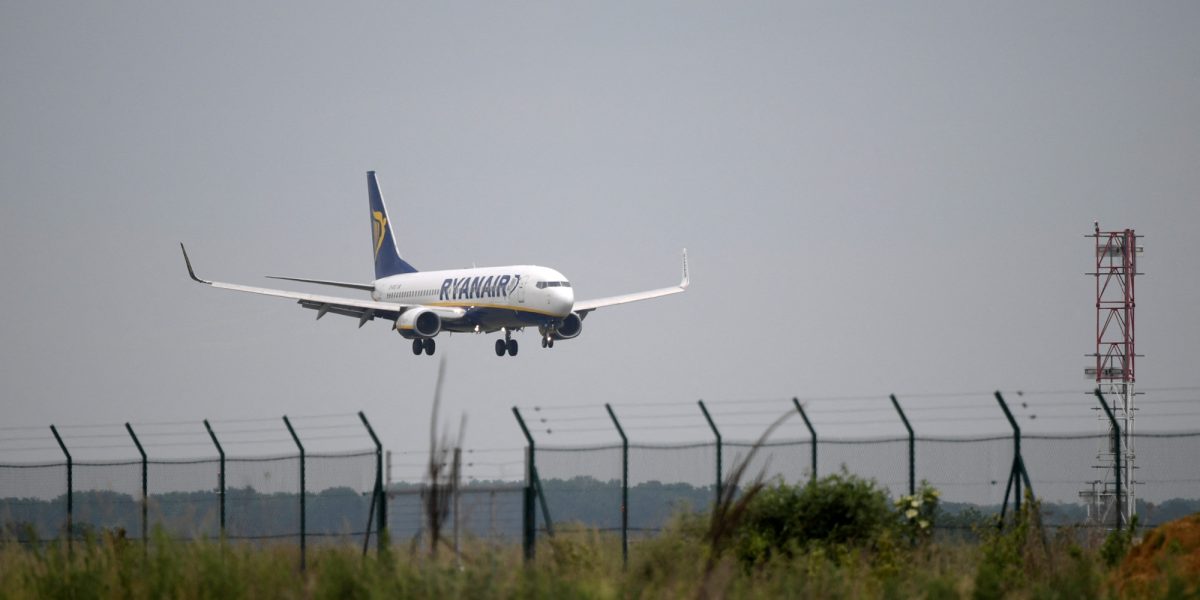 Europa bagă mâna-n buzunarul low-cost-urilor: Bagajul de cabină, gratuit