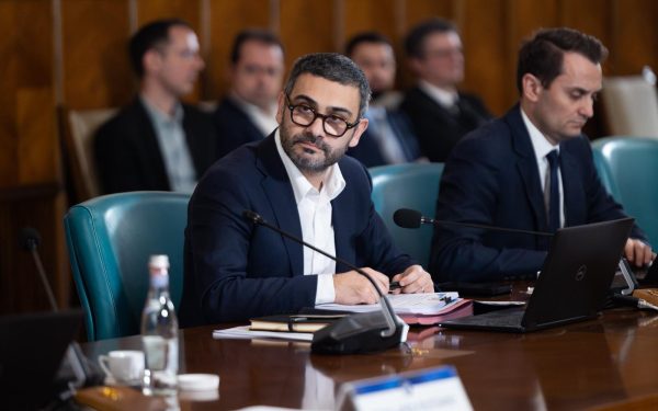 Băieți deștepți la pază: Bolojan și Manole, robinetul cu bani închis