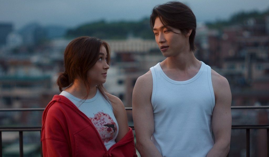 „XO, Kitty” revine cu sezonul trei pe platforma de streaming, aducând fanilor o nouă serie de povești și melodiile preferate din filmele „To All The Boys I’ve Loved Before”