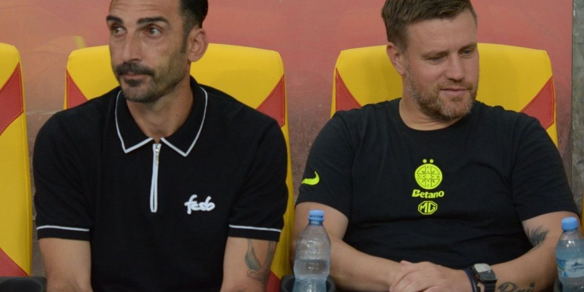 Tehnicianul cipriot Mihai Charalambous a fost surprins duminică la un meci din play-out-ul campionatului Ciprului, între echipele Ethnikos Achnas și Anorthosis Famagusta