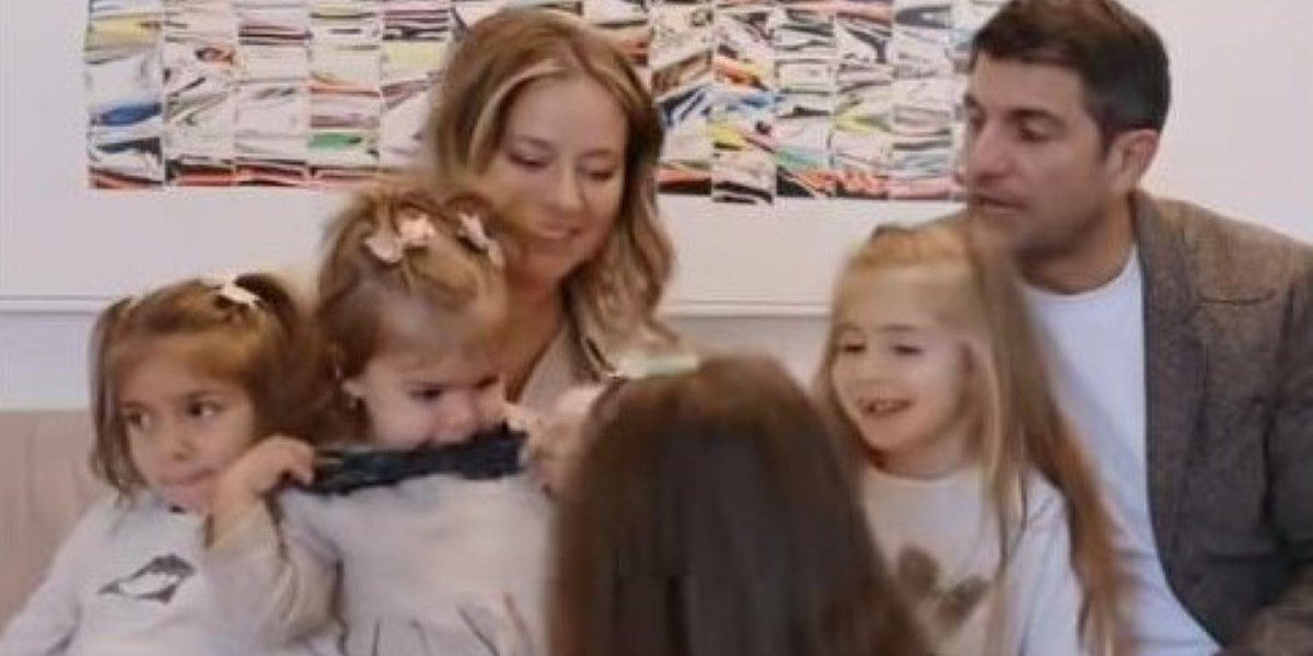 Laura Cosoi a împărtășit emoțiile momentului dezvăluirii sexului viitorului bebeluș Actrița Laura Cosoi, în vârstă de 44 de ani, a reacționat emoțional după ce a aflat sexul celui de-al cincilea copil al său