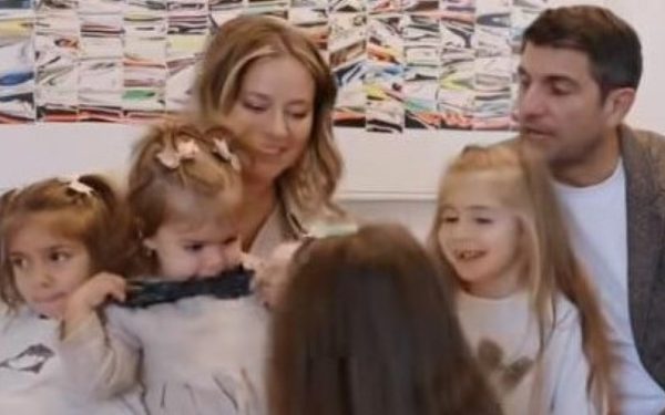 Laura Cosoi a împărtășit emoțiile momentului dezvăluirii sexului viitorului bebeluș Actrița Laura Cosoi, în vârstă de 44 de ani, a reacționat emoțional după ce a aflat sexul celui de-al cincilea copil al său