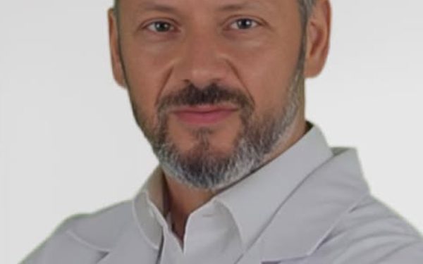 Un medic neurochirurg din Constanța, trimis în judecată pentru înșelăciune Un medic neurochirurg din Constanța este acuzat de înșelăciune, după ce a fost trimis în judecată de către procurorii Parchetului de pe lângă Judecătoria Iași