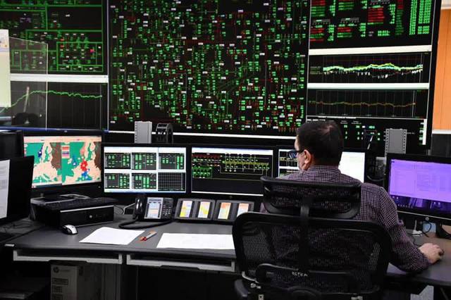 Energie: Ministrul laudă eroii din sistem, „la datorie zi și noapte” pentru România