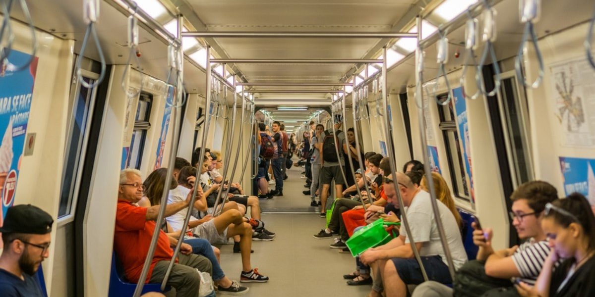 Cum a eșuat Metrorex: 186 de angajați vând bilete, deși există automate