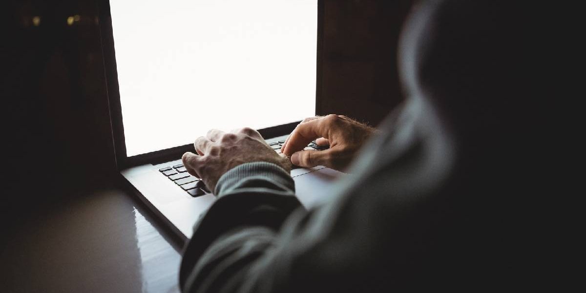 Atac cibernetic: Hackerii Moscovei au spart conturi ale Forțelor Aeriene Române și NATO