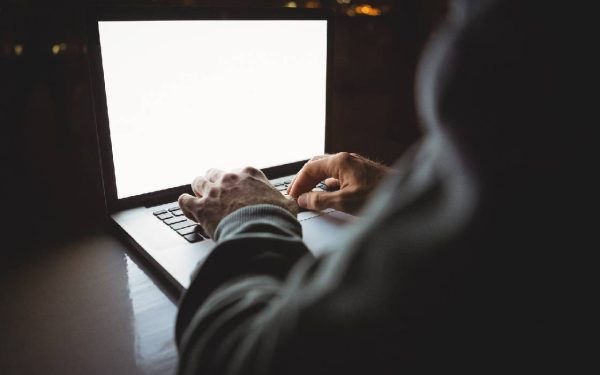 Atac cibernetic: Hackerii Moscovei au spart conturi ale Forțelor Aeriene Române și NATO