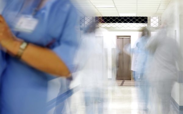 Abuzuri in spitalele de psihiatrie! CE denunță palme, pumni și arme electrice în România