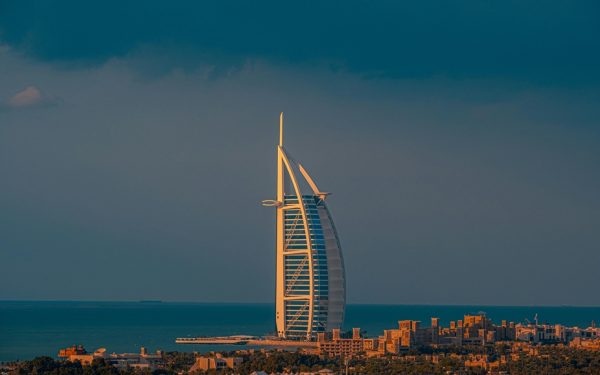 Burj Al Arab, simbolul luxului EXTREM, se închide: Renovări și daune de la o dronă