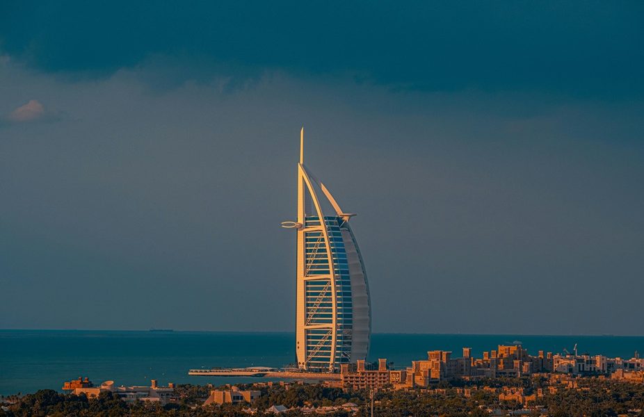 Burj Al Arab, simbolul luxului EXTREM, se închide: Renovări și daune de la o dronă
