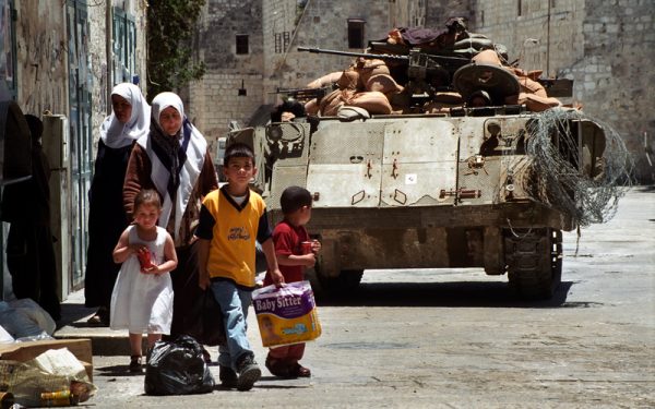 Războiul din Gaza: Femeile conduc zeci de mii de gospodării, după pierderea partenerilor