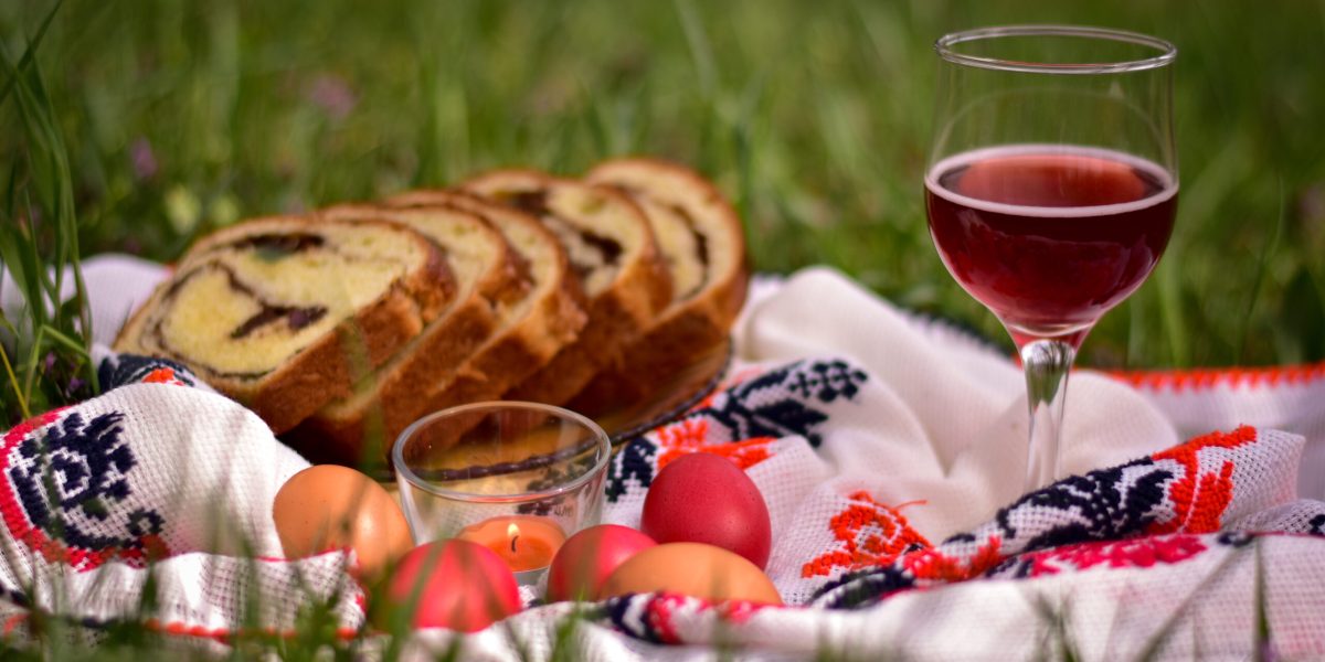 Ce-au mâncat românii de Paște? Topul preparatelor comandate