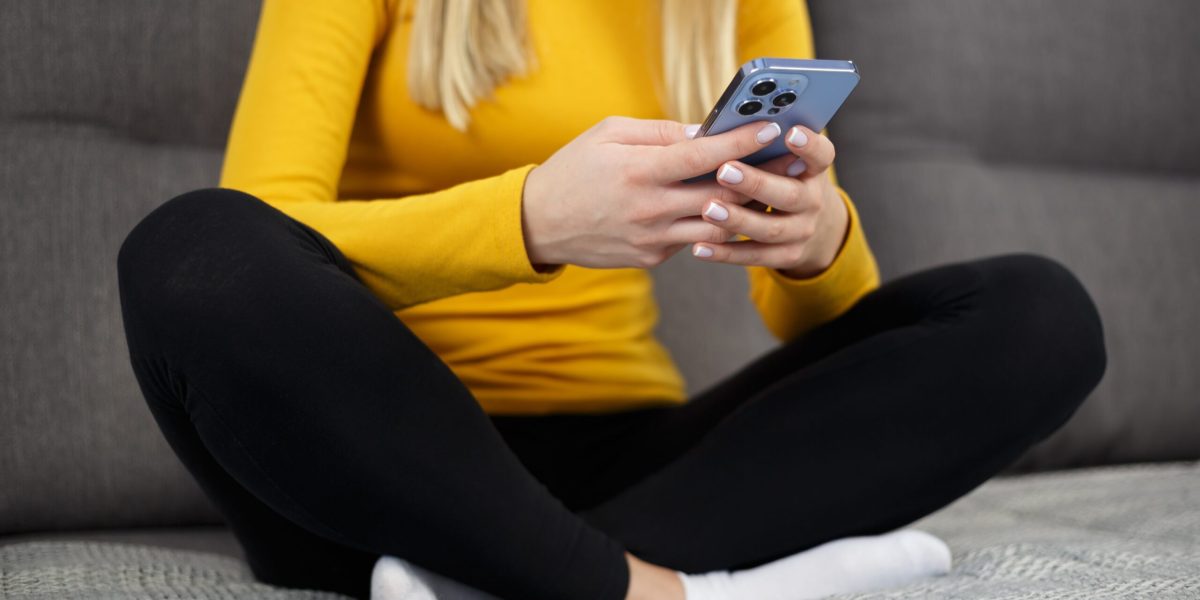 Specialiștii Demontează Iluzia Relaxării pe Telefon: E doar O Capcană