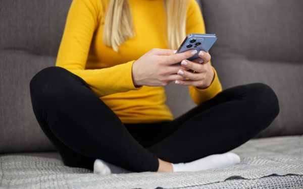 Specialiștii Demontează Iluzia Relaxării pe Telefon: E doar O Capcană