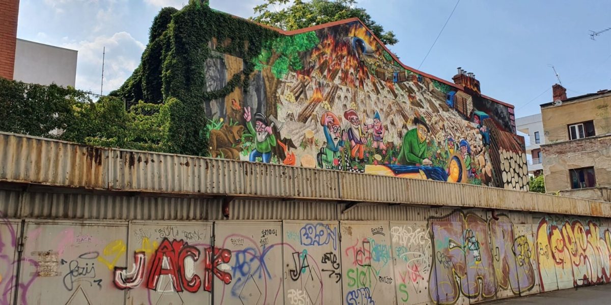 Primarul general al Capitalei, Nicușor Dan, a anunțat recent că Planul Urbanistic General (PUG) pentru București va fi supus dezbaterii publice începând cu luna mai, în timp ce autoritățile locale pregătesc un nou proiect pentru dezvoltarea zonei centrale a orașului