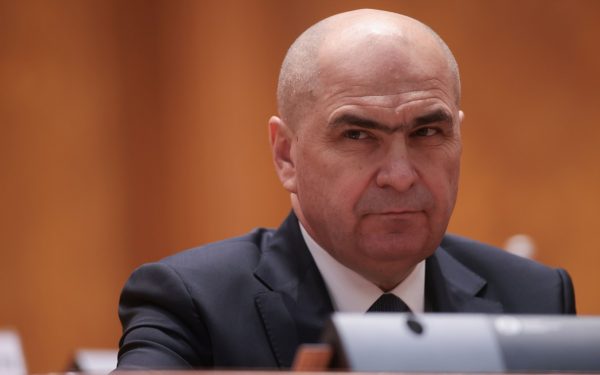 Bolojan demarează negocieri cu USR, UDMR și minorități pentru guvern minoritar